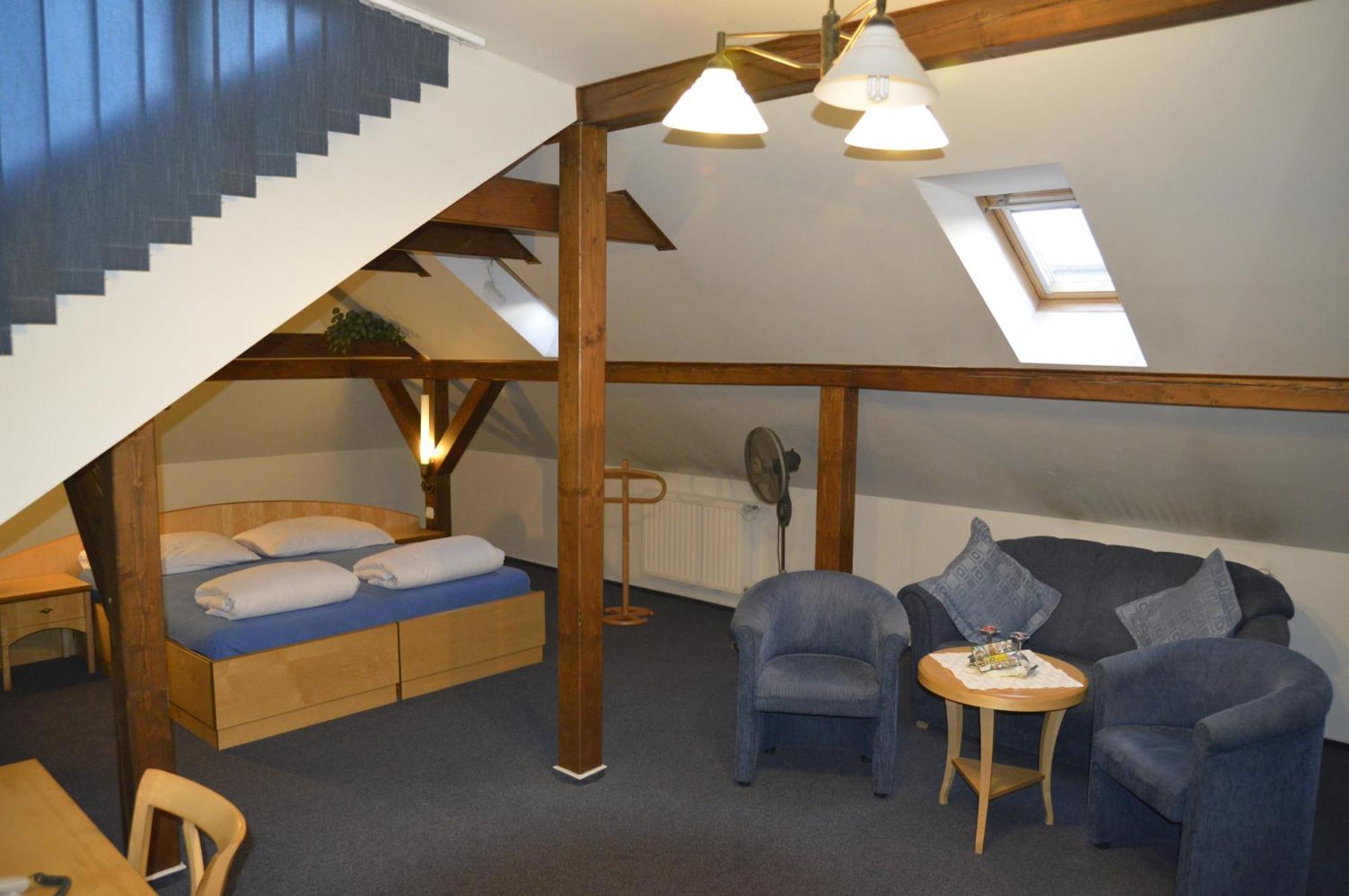 Hotel Zlaty Lev Jablonec nad Nisou Esterno foto